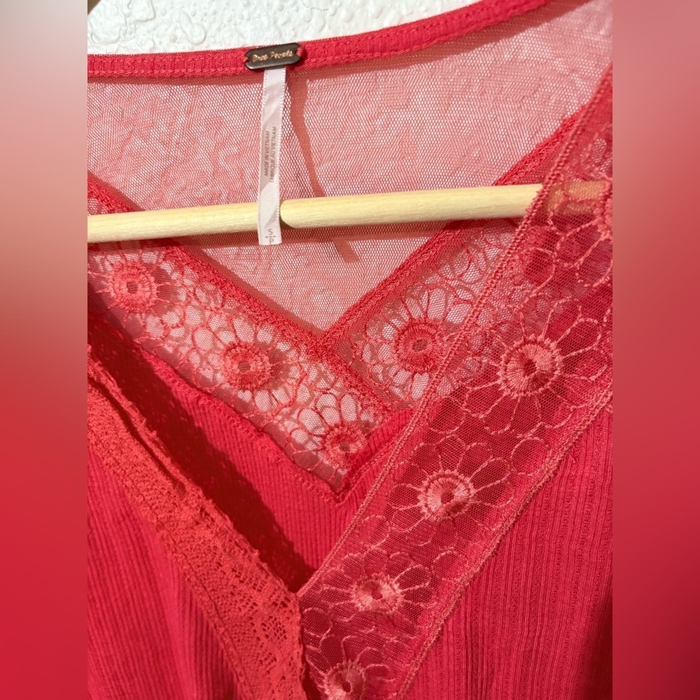 Free People Lola Lace Trim V-Neck Top Sz Small - Picture 2 of 7